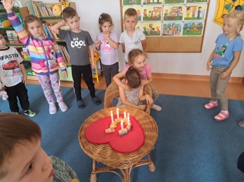 8fb627bb-998e-4458-bc85-d7df004d5382