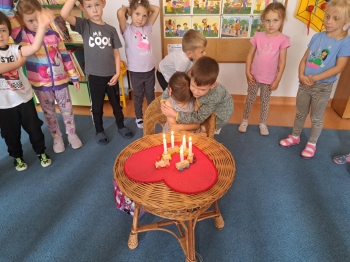 5d35a5ca-81f7-41f4-a1c5-2dfb25161ea1