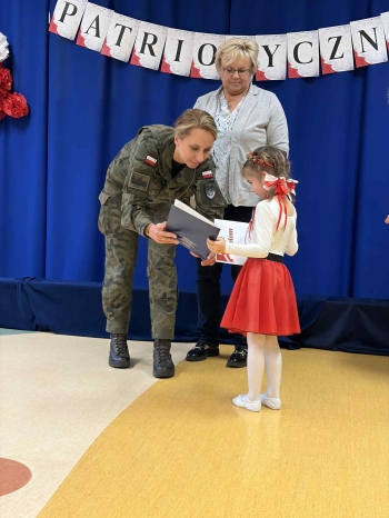 2e1dbbeb-c6f4-4188-8f76-d3fca9cc754b