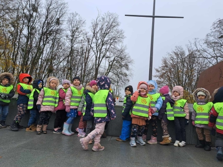 SPACER NA CMENTARZ MARYNARKI WOJENNEJ