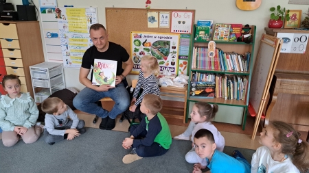 Rodzinne czytanie - tatuś Edytki