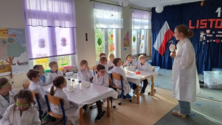 Akademia Bystrzaków - Chemiczna tarcza